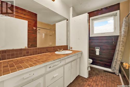 419 Cumberland Avenue S, Saskatoon, SK - Indoor Photo Showing Bathroom