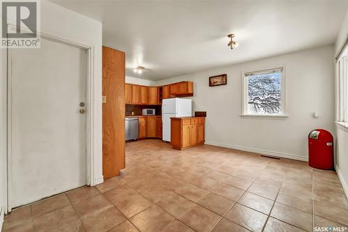 419 Cumberland Avenue S, Saskatoon, SK - Indoor Photo Showing Kitchen