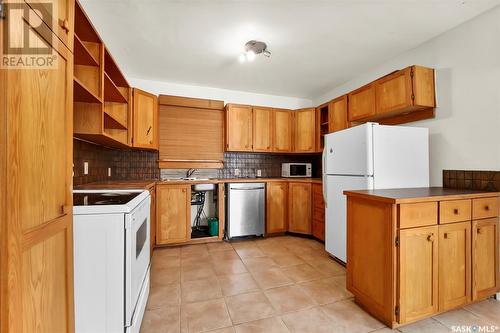 419 Cumberland Avenue S, Saskatoon, SK - Indoor Photo Showing Kitchen