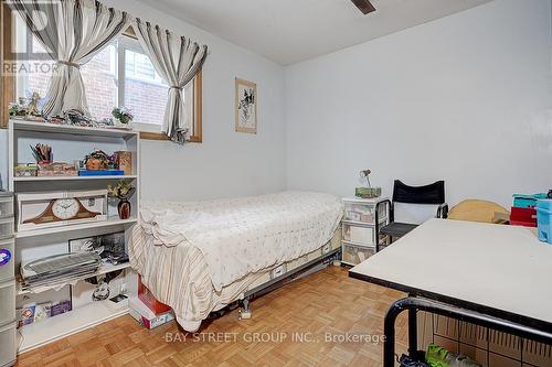 93 Antigua Road, Mississauga, ON - Indoor Photo Showing Bedroom