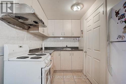 93 Antigua Road, Mississauga, ON - Indoor Photo Showing Kitchen