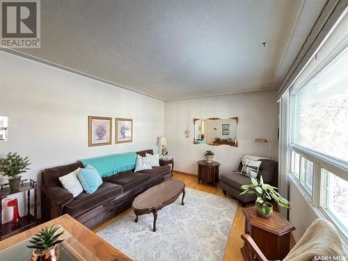 5313 3Rd Avenue, Regina, SK - Indoor Photo Showing Living Room