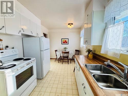 5313 3Rd Avenue, Regina, SK - Indoor Photo Showing Kitchen With Double Sink