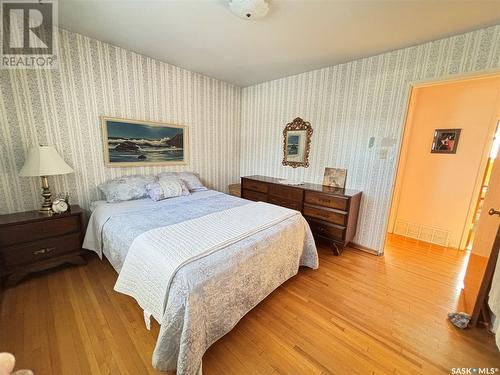 5313 3Rd Avenue, Regina, SK - Indoor Photo Showing Bedroom