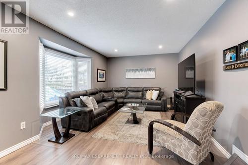 3436 Bristol Drive, Burlington, ON - Indoor Photo Showing Living Room