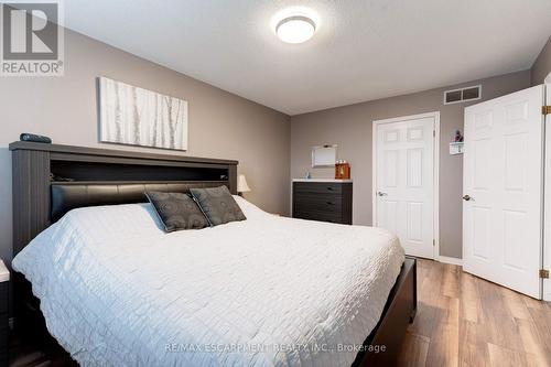 3436 Bristol Drive, Burlington, ON - Indoor Photo Showing Bedroom