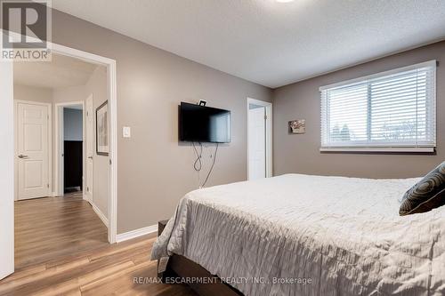 3436 Bristol Drive, Burlington, ON - Indoor Photo Showing Bedroom