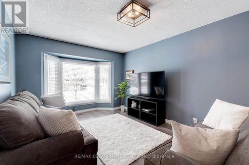 3436 Bristol Drive, Burlington, ON - Indoor Photo Showing Living Room