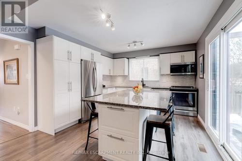 3436 Bristol Drive, Burlington, ON - Indoor Photo Showing Kitchen With Upgraded Kitchen