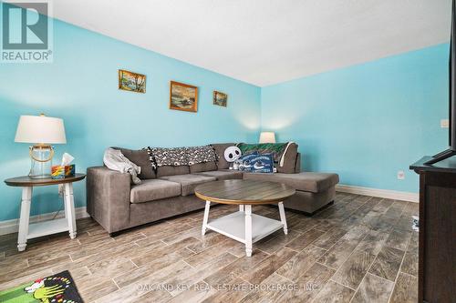 6 Weymouth Drive, London, ON - Indoor Photo Showing Living Room