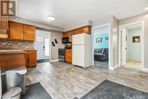 6 Weymouth Drive, London, ON - Indoor Photo Showing Kitchen