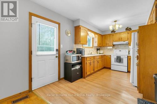 4 Market Street, Kitchener, ON - Indoor Photo Showing Kitchen