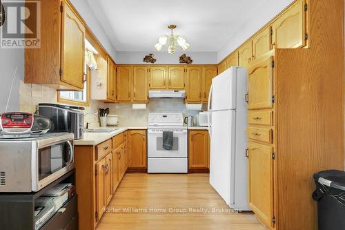 4 Market Street, Kitchener, ON - Indoor Photo Showing Kitchen