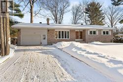 118 RESTHAVEN AVENUE  Ottawa, ON K0A 3M0