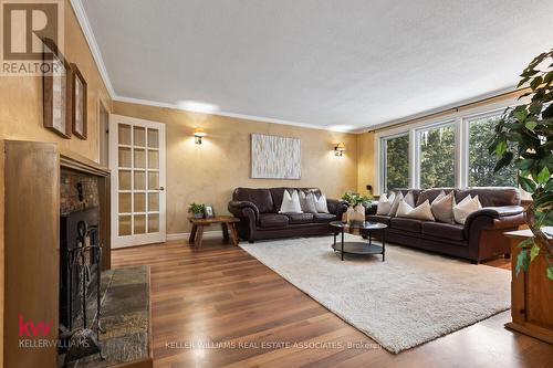 94 Belmont Avenue E, Kitchener, ON - Indoor Photo Showing Living Room