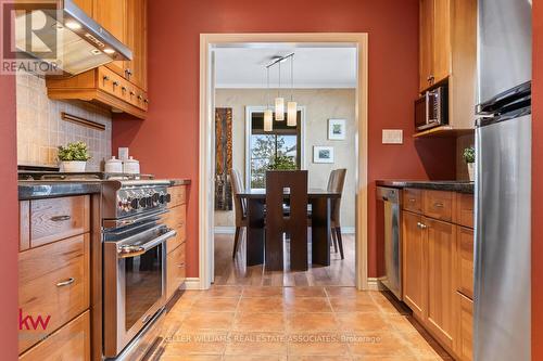 94 Belmont Avenue E, Kitchener, ON - Indoor Photo Showing Kitchen