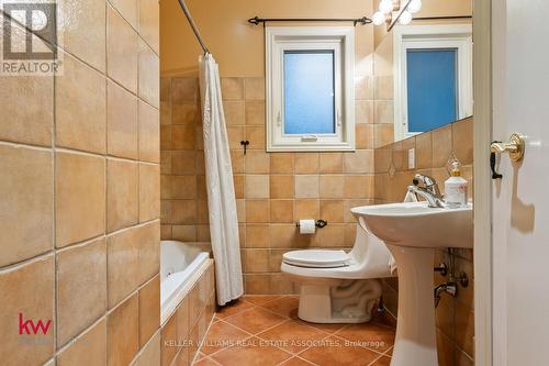 94 Belmont Avenue E, Kitchener, ON - Indoor Photo Showing Bathroom