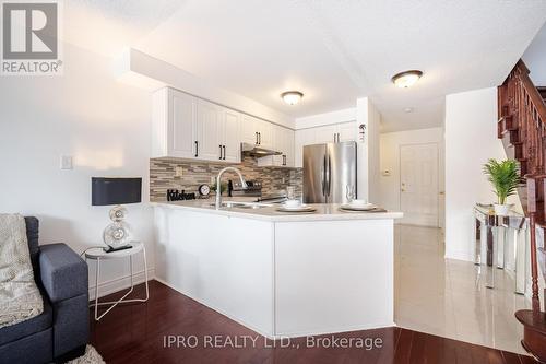 5410 Sweetgrass Gate, Mississauga, ON - Indoor Photo Showing Kitchen