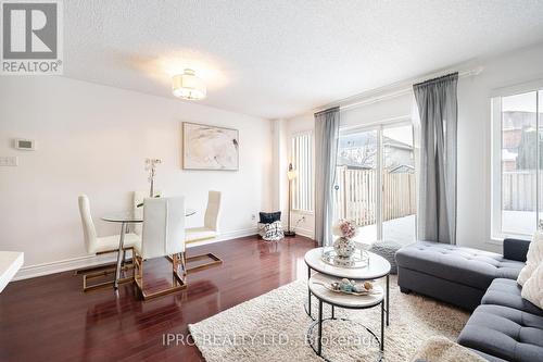 5410 Sweetgrass Gate, Mississauga, ON - Indoor Photo Showing Living Room