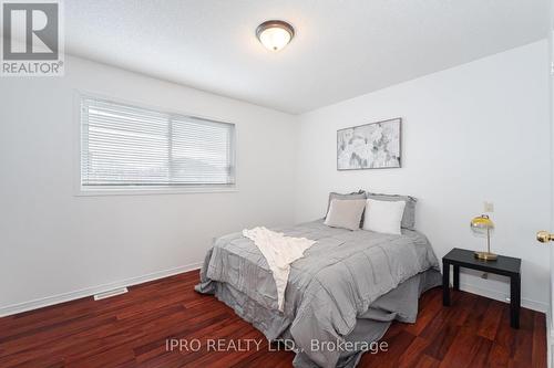 5410 Sweetgrass Gate, Mississauga, ON - Indoor Photo Showing Bedroom