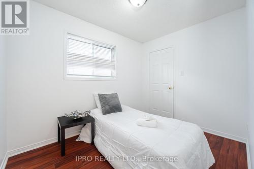 5410 Sweetgrass Gate, Mississauga, ON - Indoor Photo Showing Bedroom