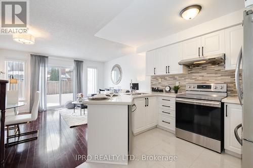 5410 Sweetgrass Gate, Mississauga, ON - Indoor Photo Showing Kitchen With Upgraded Kitchen