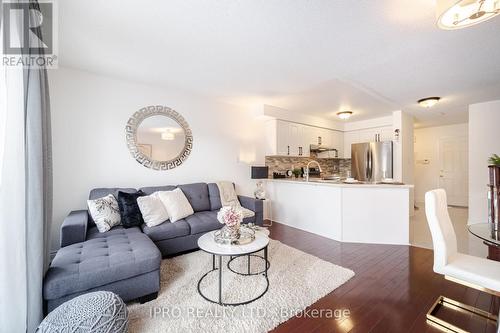 5410 Sweetgrass Gate, Mississauga, ON - Indoor Photo Showing Living Room