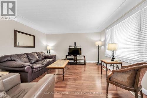 297 East 36Th Street, Hamilton, ON - Indoor Photo Showing Living Room