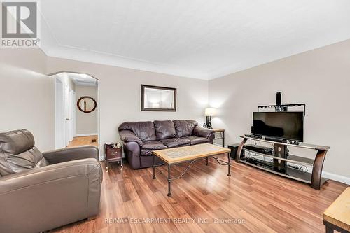 297 East 36Th Street, Hamilton, ON - Indoor Photo Showing Living Room