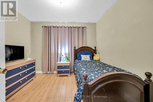 297 East 36Th Street, Hamilton, ON - Indoor Photo Showing Bedroom