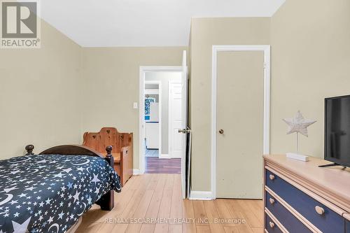 297 East 36Th Street, Hamilton, ON - Indoor Photo Showing Bedroom