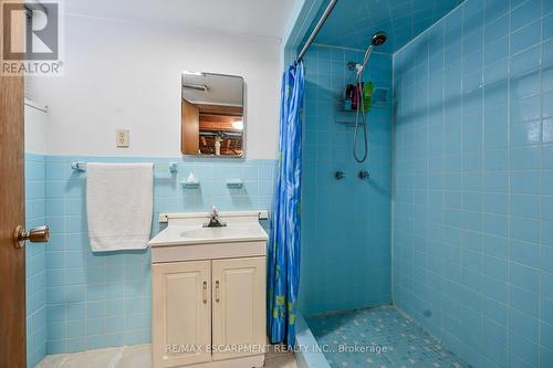 297 East 36Th Street, Hamilton, ON - Indoor Photo Showing Bathroom