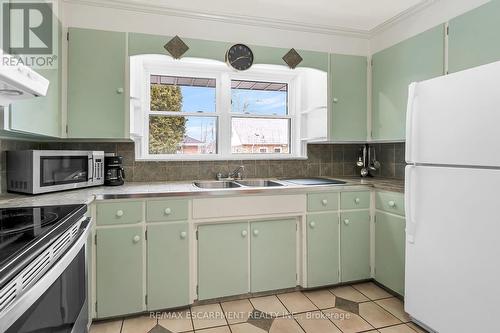 297 East 36Th Street, Hamilton, ON - Indoor Photo Showing Kitchen With Double Sink