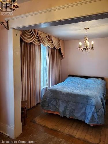 70 Wellington Street, Cambridge, ON - Indoor Photo Showing Bedroom