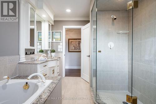 30 Donlea Drive, Hamilton, ON - Indoor Photo Showing Bathroom