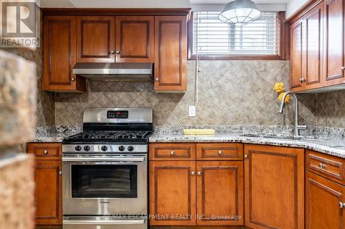 30 Donlea Drive, Hamilton, ON - Indoor Photo Showing Kitchen