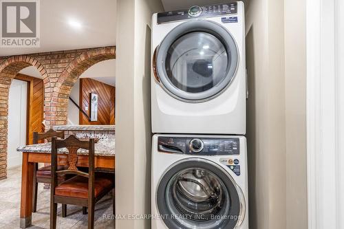 30 Donlea Drive, Hamilton, ON - Indoor Photo Showing Laundry Room