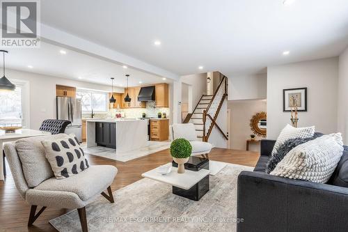 30 Donlea Drive, Hamilton, ON - Indoor Photo Showing Living Room