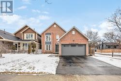 77 GARBUTT CRESCENT  Toronto, ON M9C 5E3