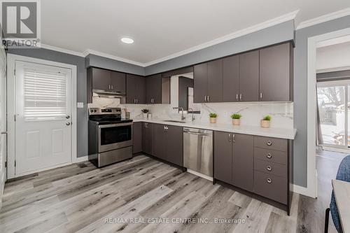 387 Cyrus Street, Cambridge, ON - Indoor Photo Showing Kitchen