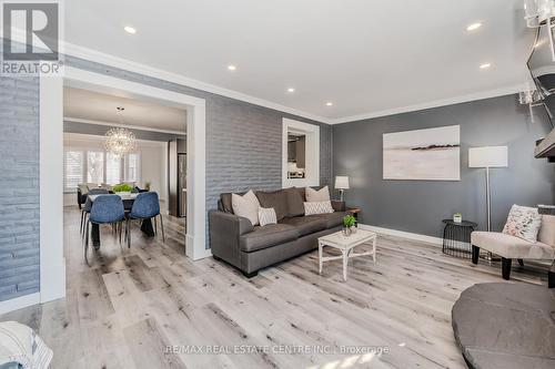 387 Cyrus Street, Cambridge, ON - Indoor Photo Showing Living Room