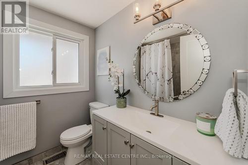 387 Cyrus Street, Cambridge, ON - Indoor Photo Showing Bathroom