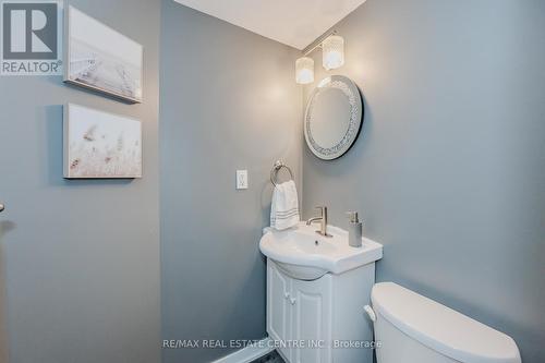 387 Cyrus Street, Cambridge, ON - Indoor Photo Showing Bathroom