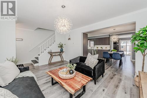 387 Cyrus Street, Cambridge, ON - Indoor Photo Showing Living Room