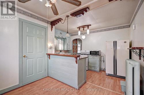 362 Duke Street W, Kitchener, ON - Indoor Photo Showing Kitchen