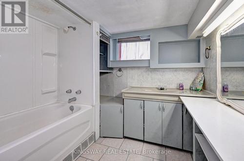 362 Duke Street W, Kitchener, ON - Indoor Photo Showing Laundry Room