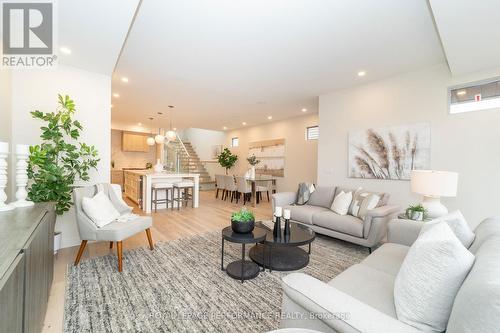 424 Avondale Avenue, Ottawa, ON - Indoor Photo Showing Living Room