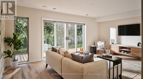 424 Avondale Avenue, Ottawa, ON - Indoor Photo Showing Living Room