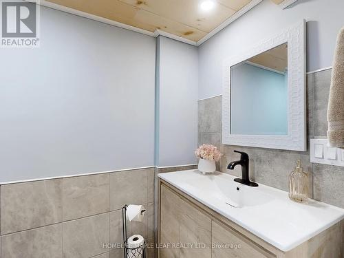 62 Montrose Avenue, Hamilton, ON - Indoor Photo Showing Bathroom