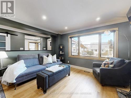 62 Montrose Avenue, Hamilton, ON - Indoor Photo Showing Living Room